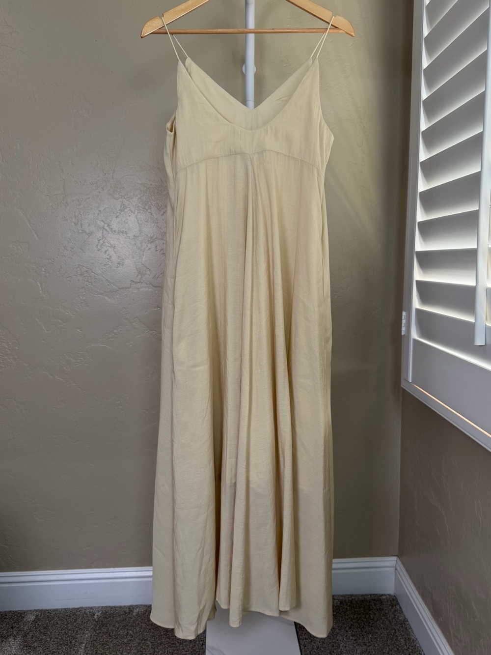 Commense Apricot Light Beige Flowy Maxi Dress Relaxed V-Neck Small NWT - Picture 8 of 11